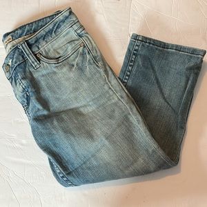 Refuge light wash blue jean capris Sz 7